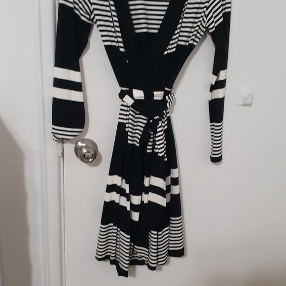 Robe portefeuille  Small, rayée noir et blanc Banana Republic - Picture 3 of 4